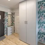 Rentplanet - Schroniskowa شقة